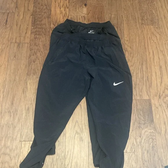 Pair of Nike joggers large - Picture 5 of 5